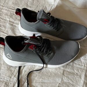 Reebok Men's Gray and Red Athletic Shoes 8